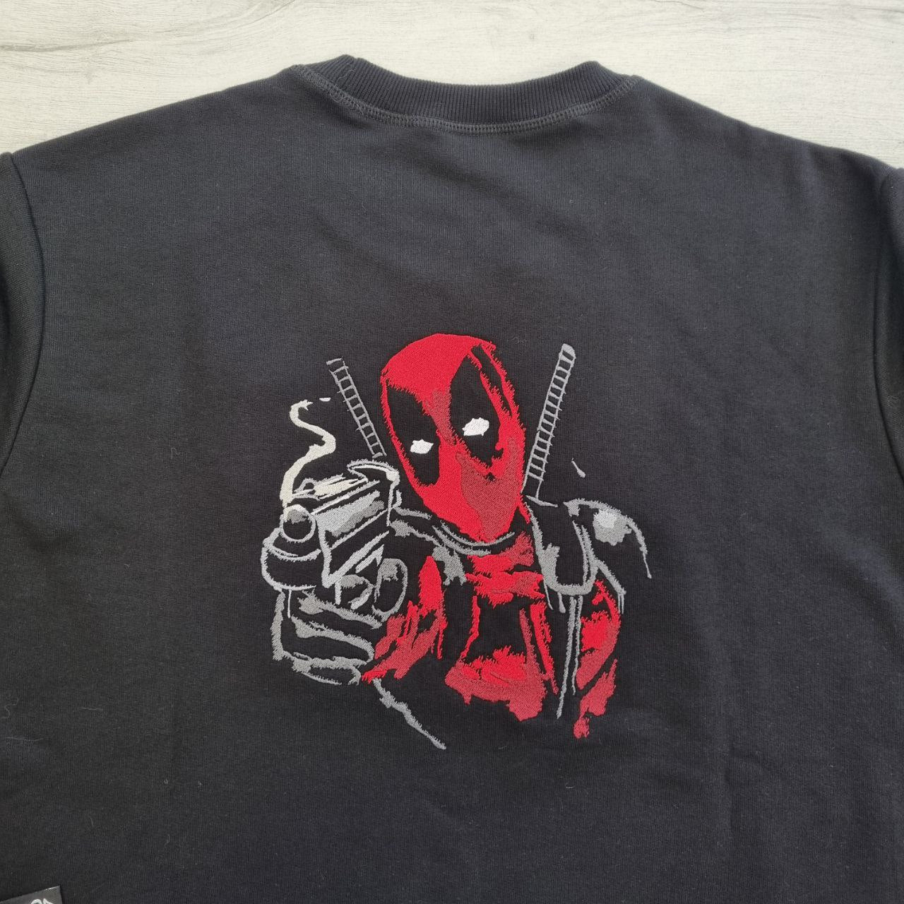 Felpa ricamata Deadpool graffito (doppio ricamo)