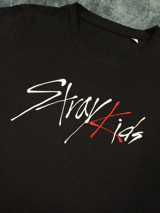 T-shirt ricamata Stray kids